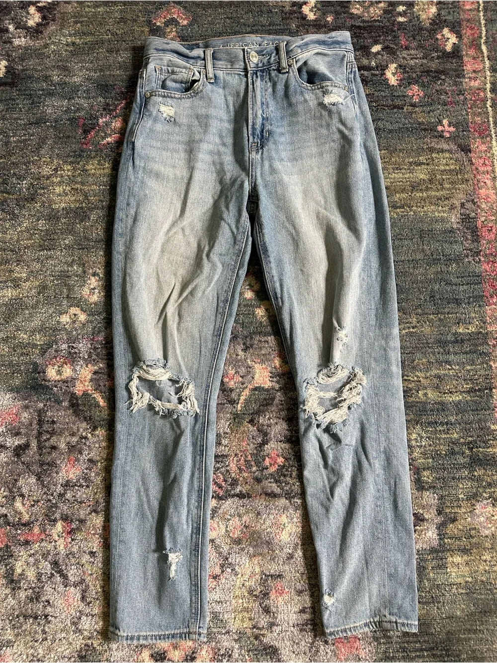 American Eagle Outfitters Light Blue Distressed High-Rise Mom Jeans Size 2